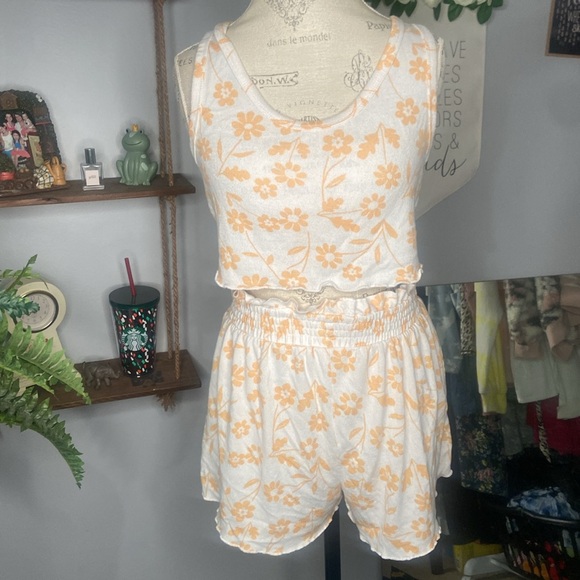 Colsie LARGE Two Piece Floral Orange and White Tank Top and Shorts Set - Picture 2 of 4